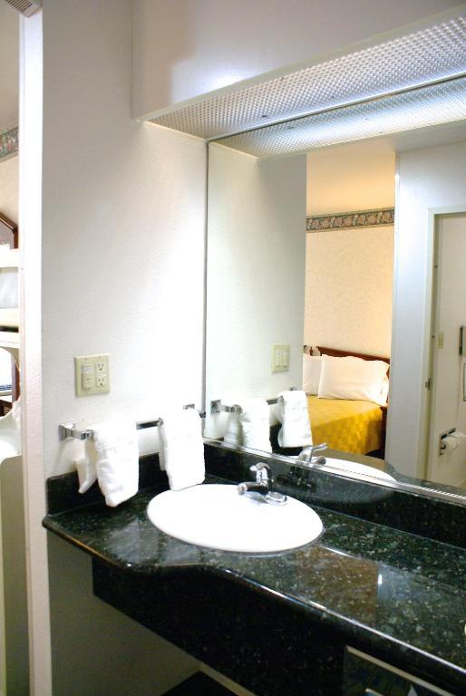 Silicon Way Inn サニーベール 部屋 写真